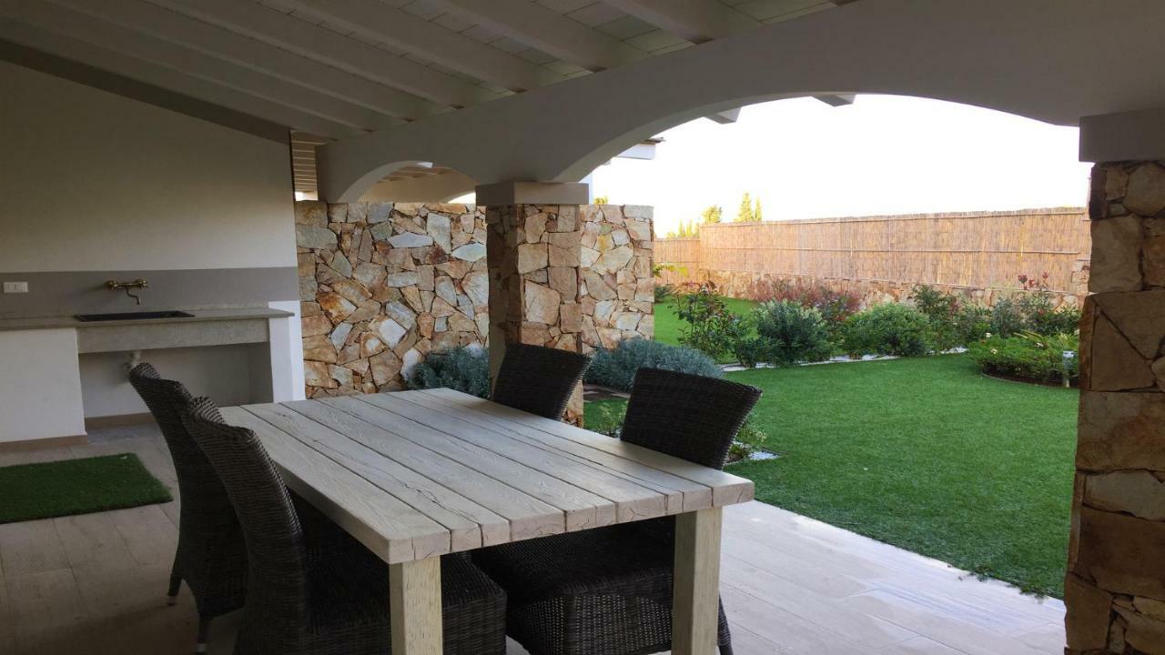 Residence Elegance Ville Ed Appartamenti A Porto Pino Dış mekan fotoğraf